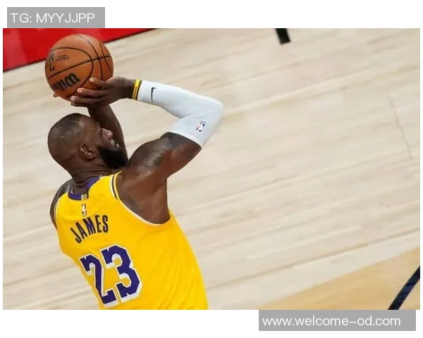 德拉蒙德表现低迷半场仅得2分3板三分球全失不敢冲击篮下