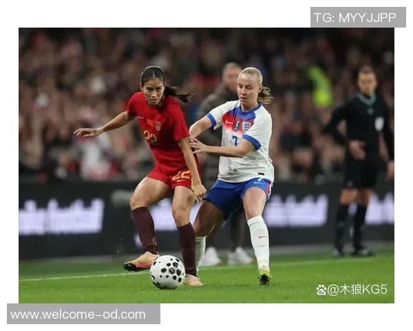 VAR判罚引发争议李梦雯手球送点球中国女足半场惨遭0-5落后